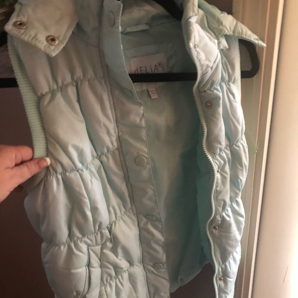 Delia’s Puff vest with fur trim on hood large